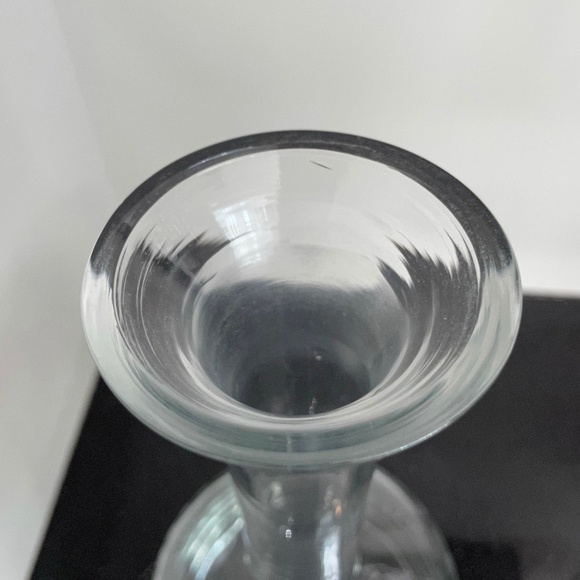 🌟VINTAGE🌟 Large Laurel Leaf Etched Glass Decanter with Glass Stopper - Picture 4 of 5